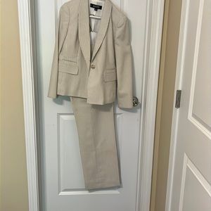 Kasper “seersucker” type ladies jacket and pantsuit